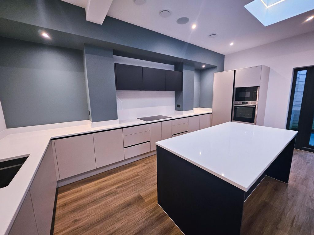 Property photo 3 of 20 Image