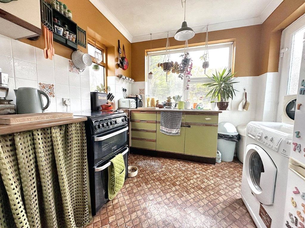 Property photo 3 of 16 Kitchen