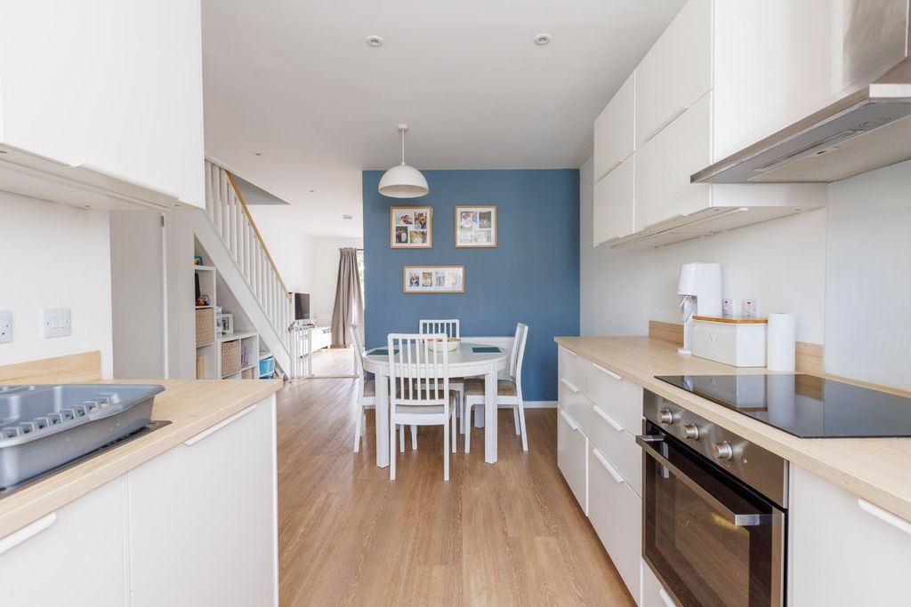 Property photo 1 of 18 2 Lyme Way-19.Jpg