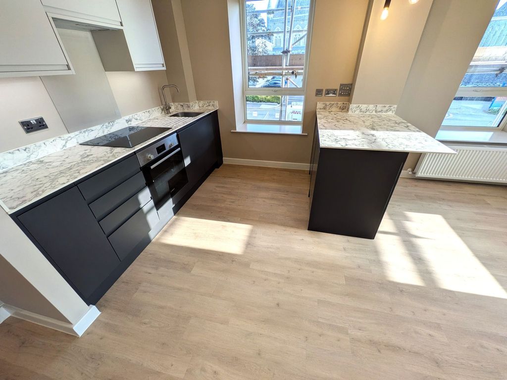 Property photo 2 of 11 Kitchen