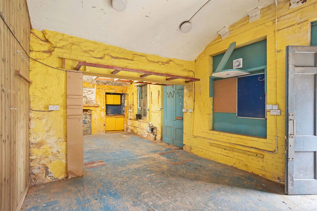 Property photo 2 of 6