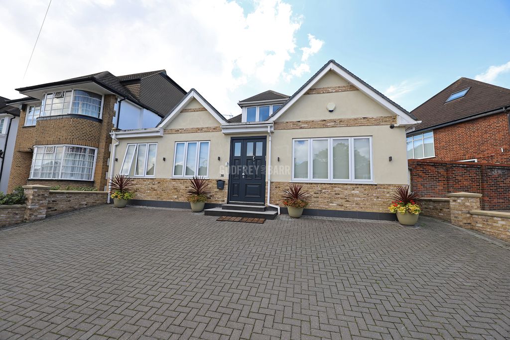 Property photo 3 of 35