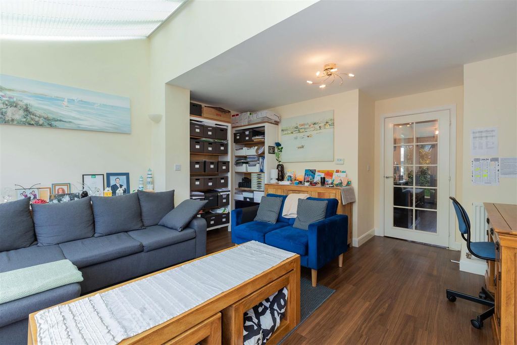 Property photo 3 of 22 239 Eltham Avenue-13.Jpg