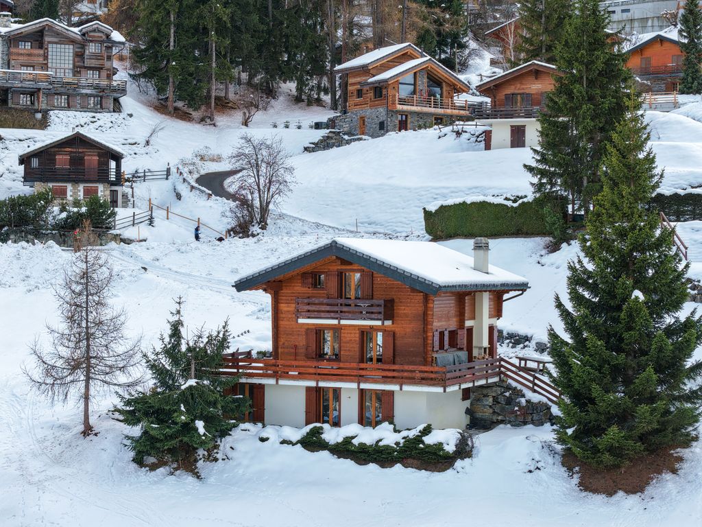 Property photo 2 of 12