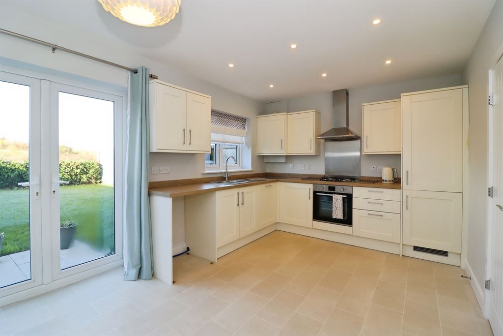 Property photo 3 of 21