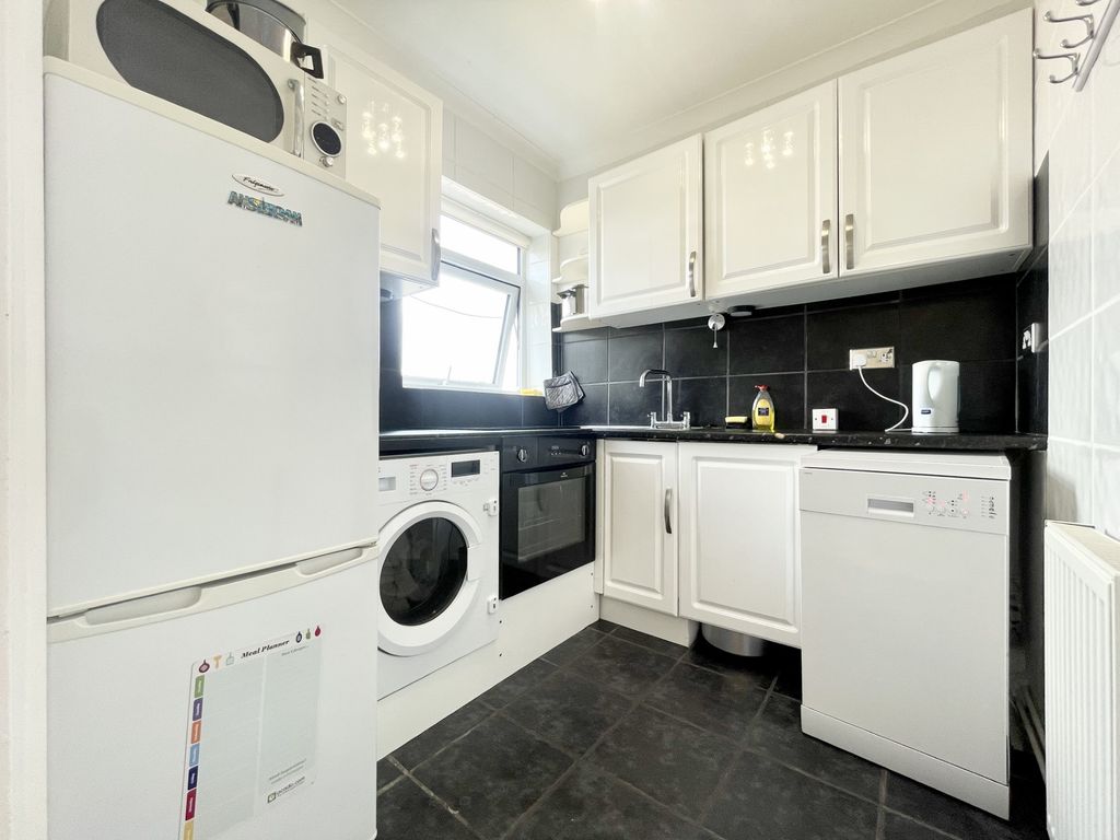 Property photo 3 of 7 Kitchen