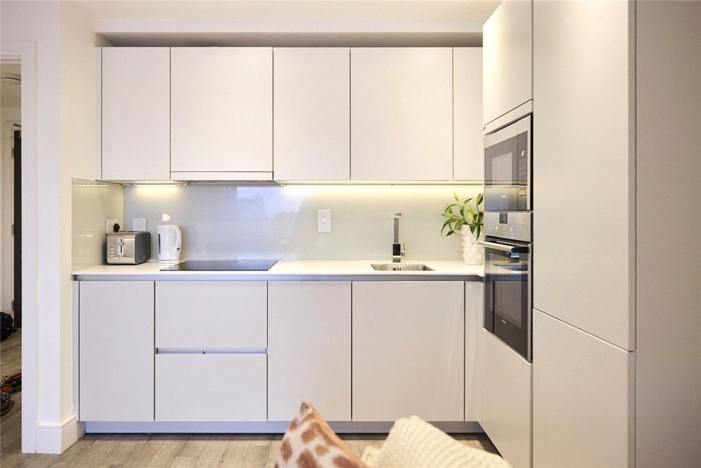 Property photo 2 of 10 Kitchen