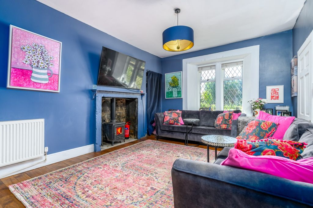 Property photo 2 of 21