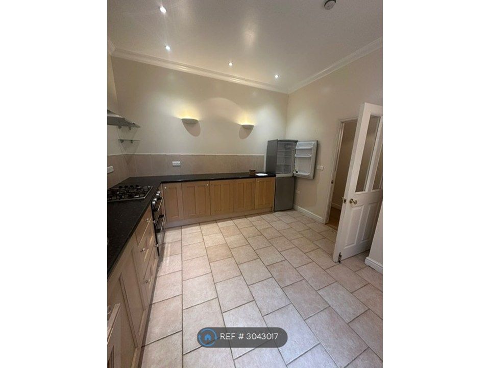 Property photo 2 of 32 Kitchen Ground Floor
