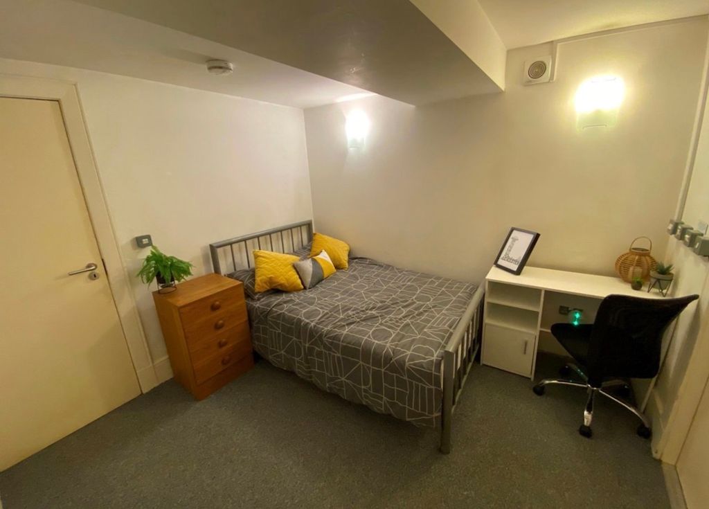 Property photo 3 of 13 Photo 2