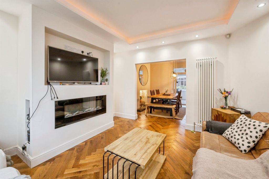 Property photo 2 of 22