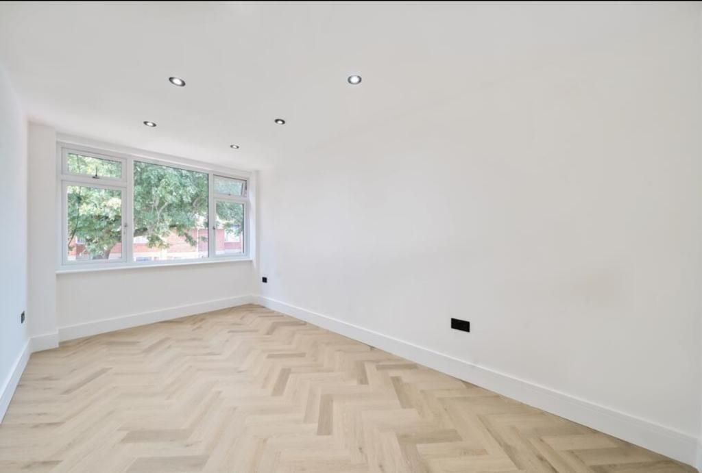 Property photo 1 of 22 Living Room