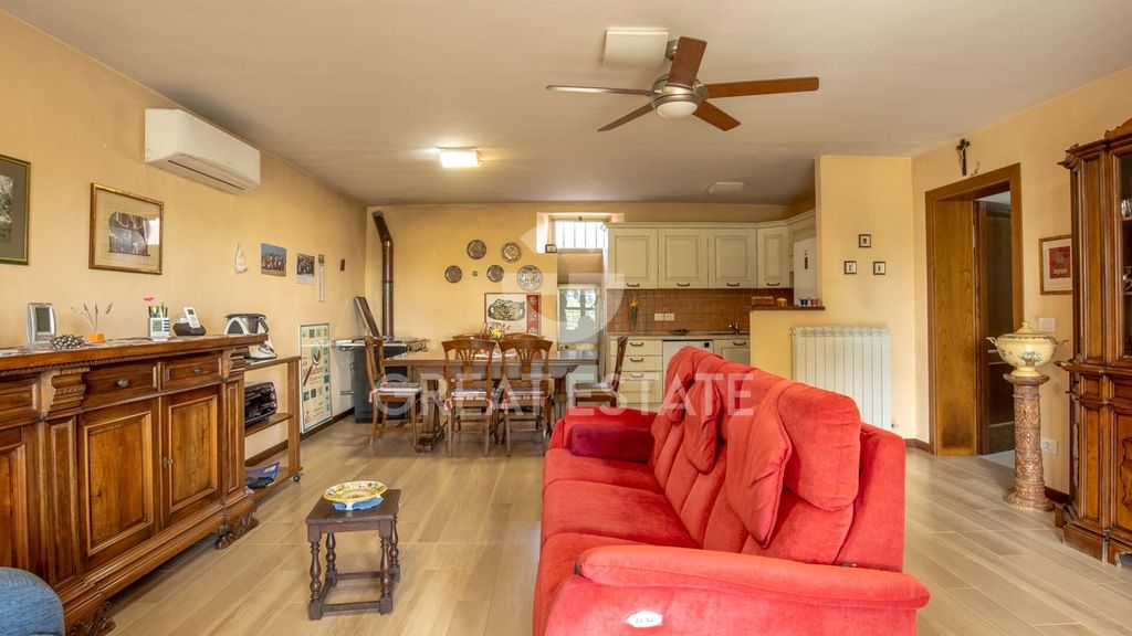 Property photo 2 of 19 Interiors