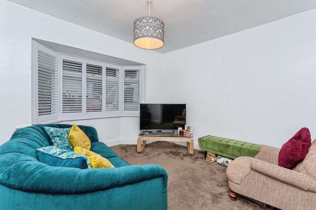 Property photo 2 of 20 Lounge