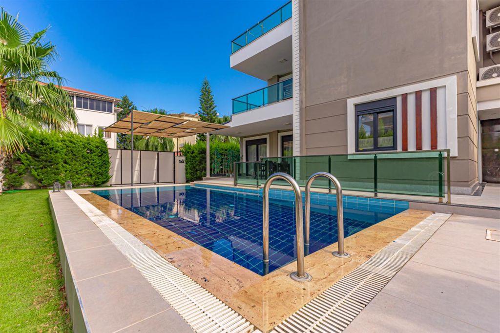 Property photo 3 of 15 An Elegant Villa With Private Facilities For Sale In Belek - A Beautiful Landscaped Private Garden