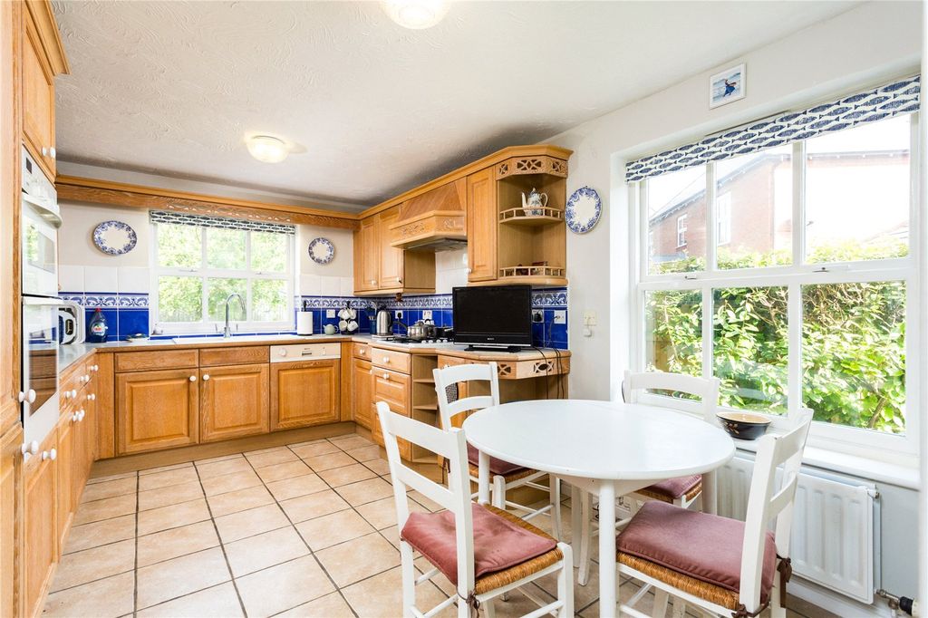 Property photo 3 of 31 Photos