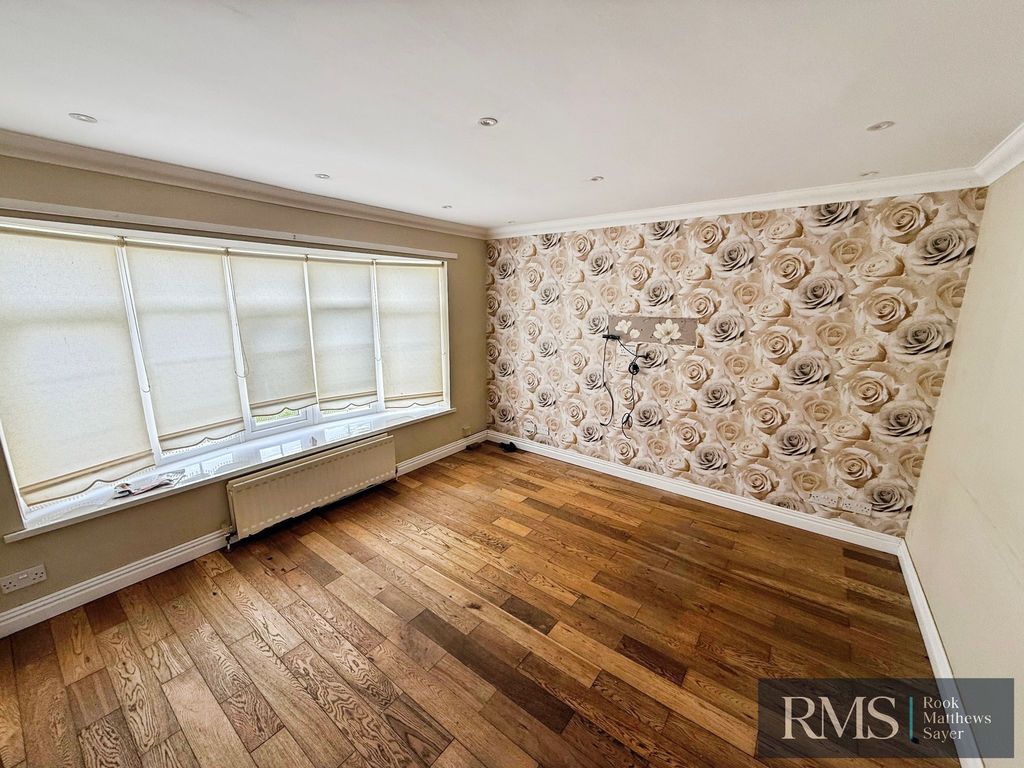 Property photo 3 of 8 Photo 8