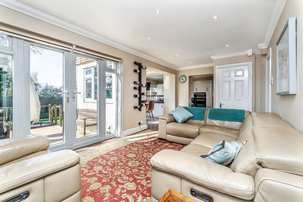 Property photo 3 of 28