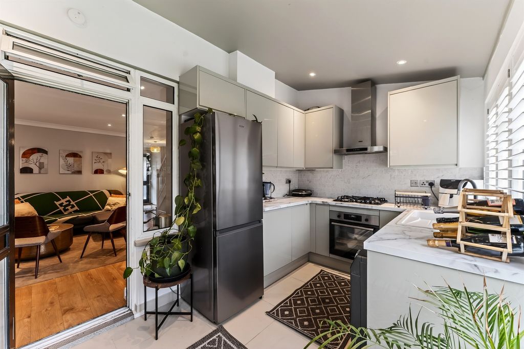 Property photo 3 of 20