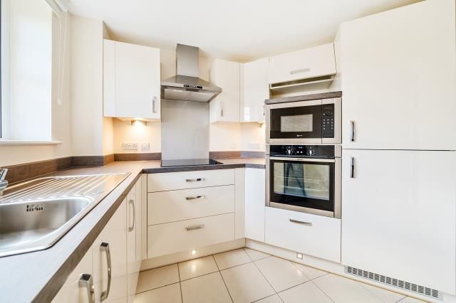 Property photo 3 of 10 Kitchen