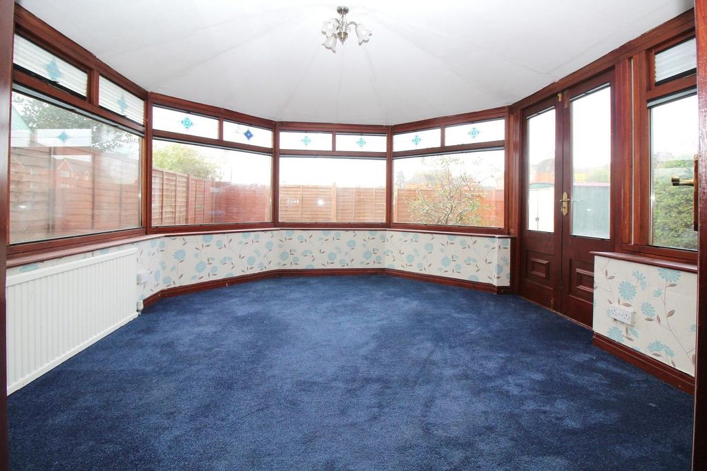 Property photo 3 of 9 Conservatory