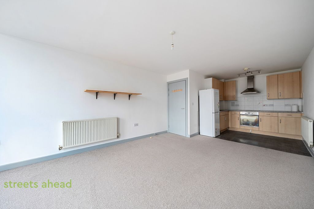 Property photo 3 of 14 B871Aad8-1171-422...