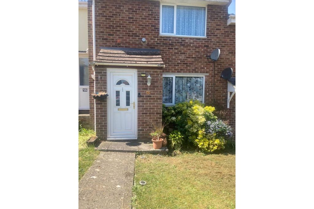 Property photo 2 of 19 Front Garden