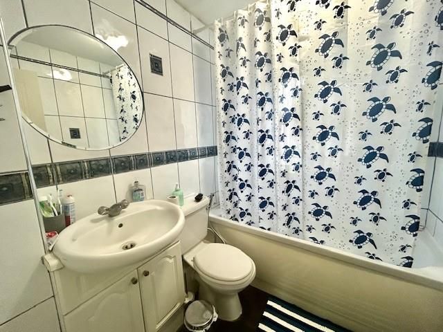 Property photo 3 of 8 Bathroom