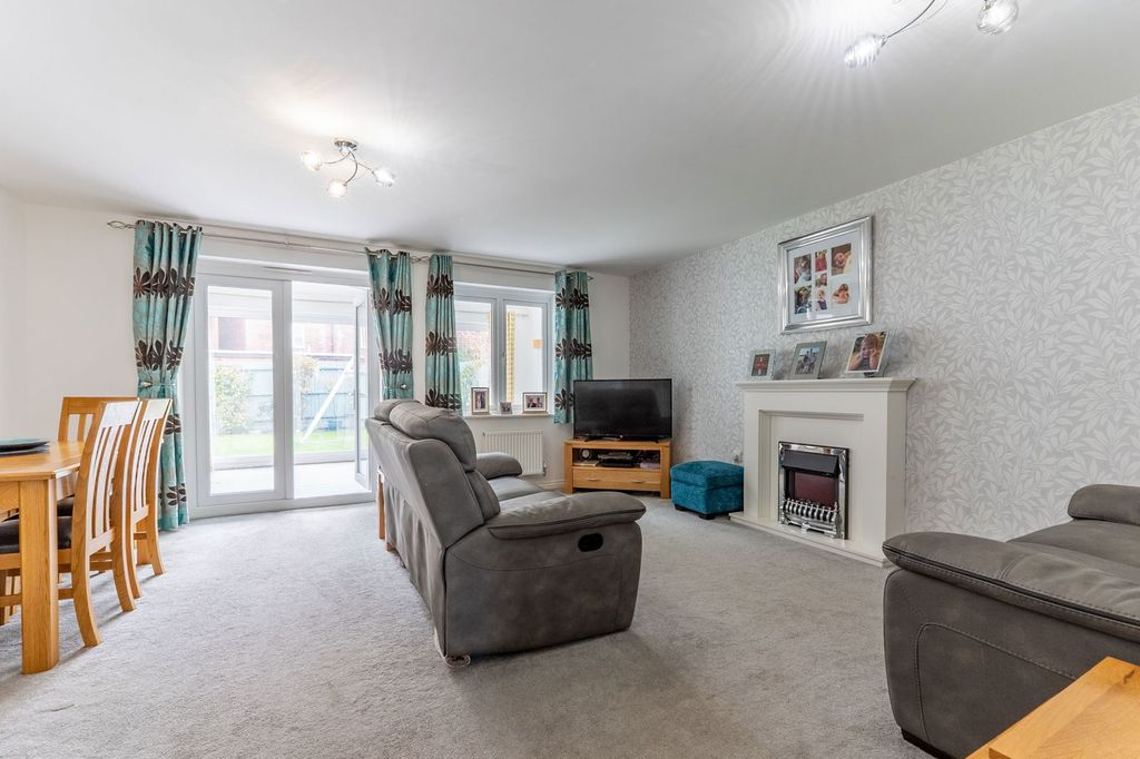 Property photo 2 of 25