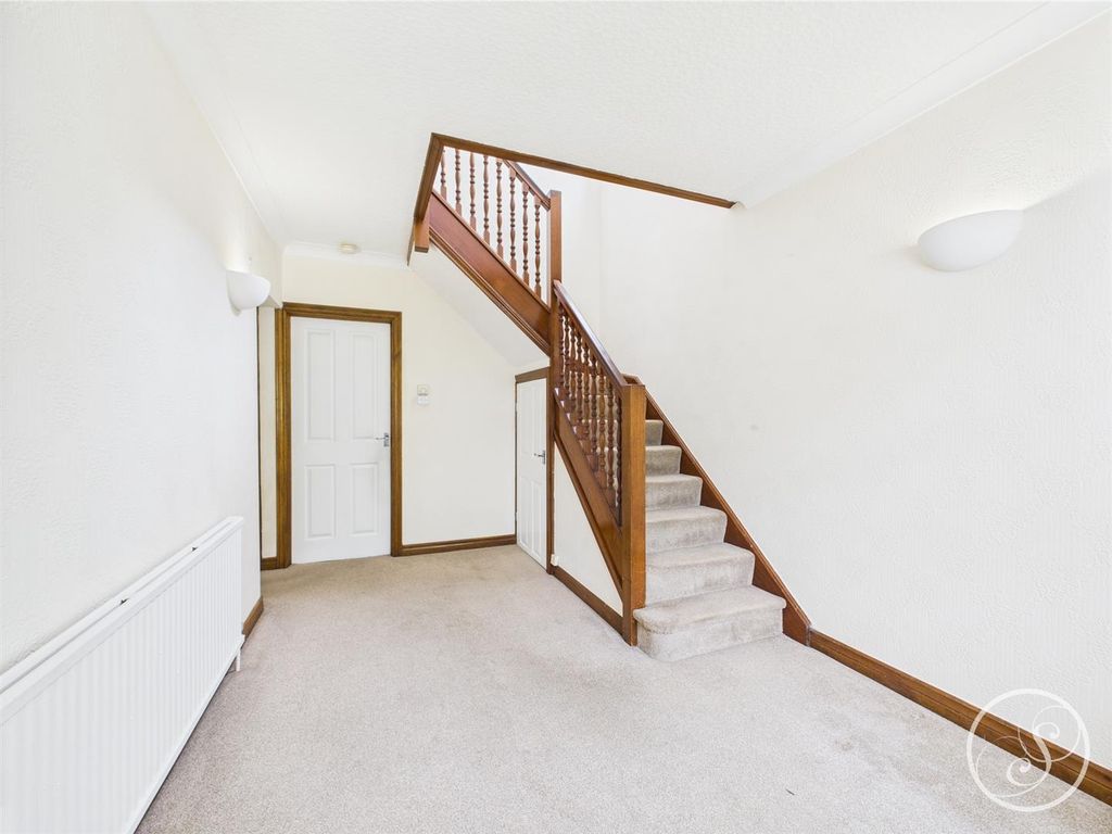 Property photo 3 of 17 Entrance Hall Way