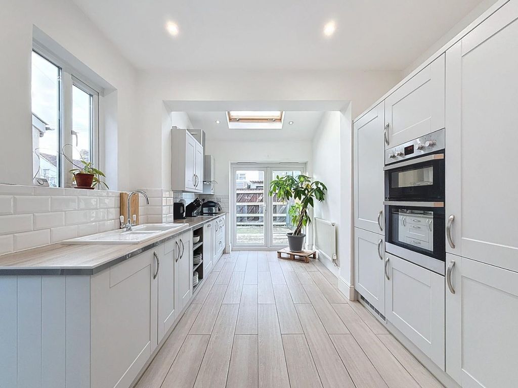 Property photo 2 of 30 Kitchen