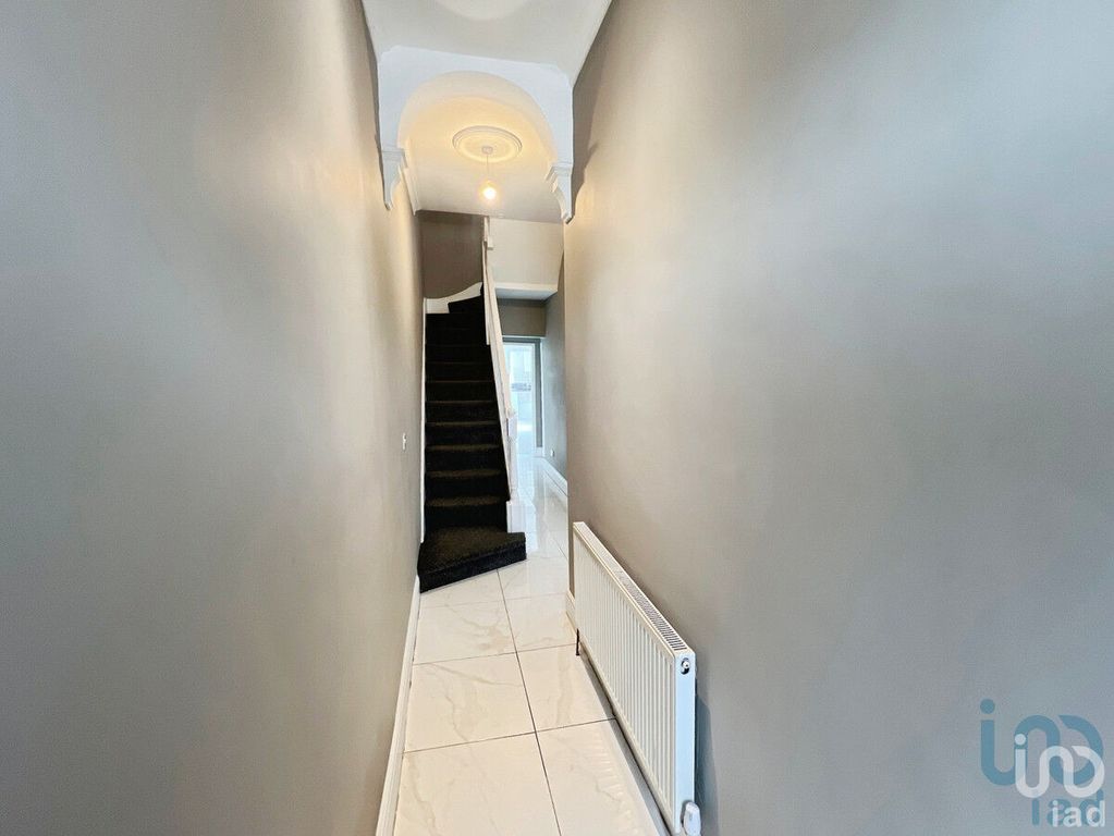 Property photo 2 of 35