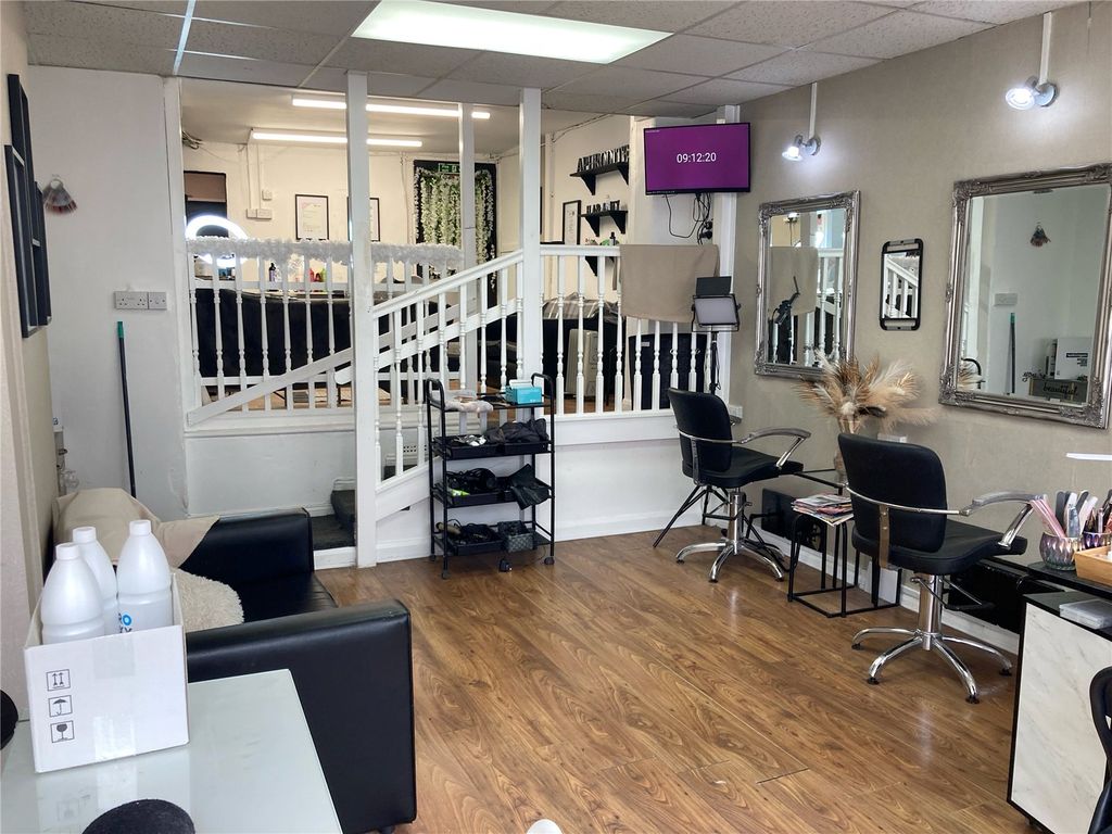 Property photo 2 of 11 Shop