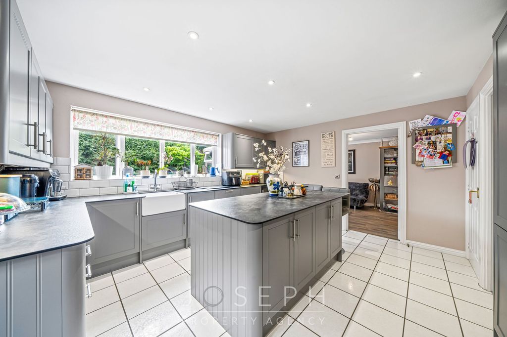 Property photo 2 of 22