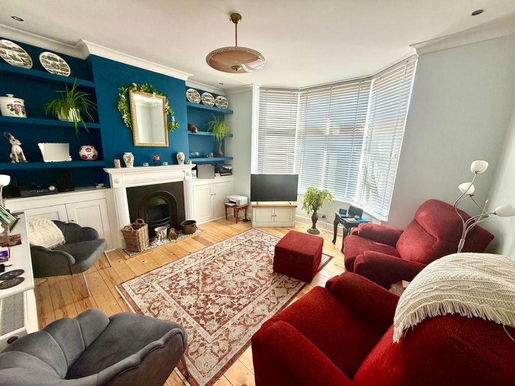Property photo 2 of 10 Lounge