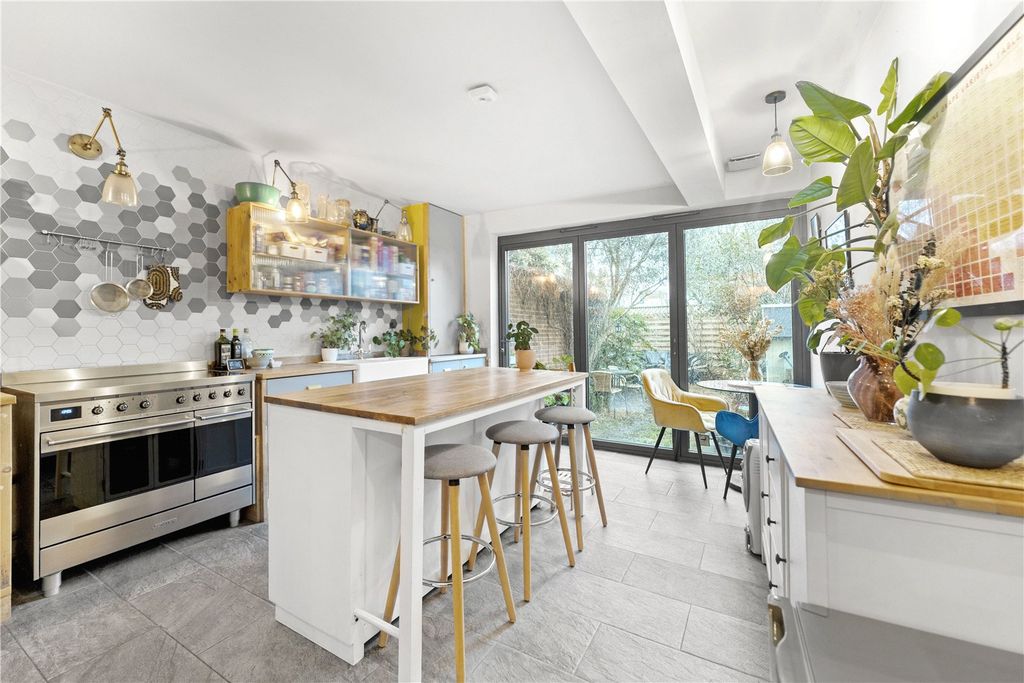 Property photo 2 of 19 Picture No. 12