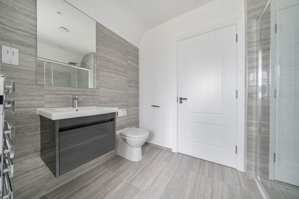 Property photo 3 of 13 1303151-12-683Ed6...