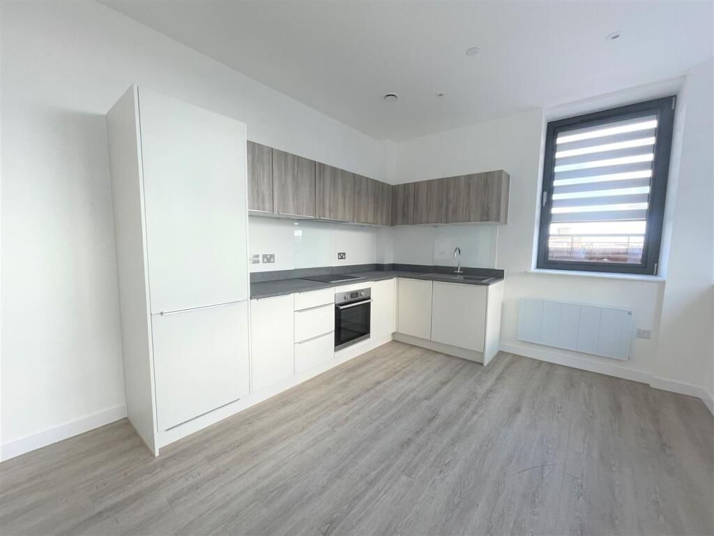 Property photo 2 of 6 Kitchen