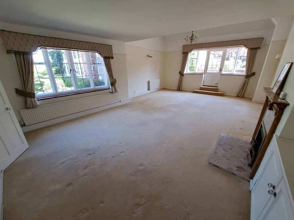 Property photo 3 of 21 Sitting Room