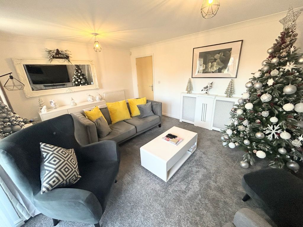 Property photo 2 of 28 Lounge