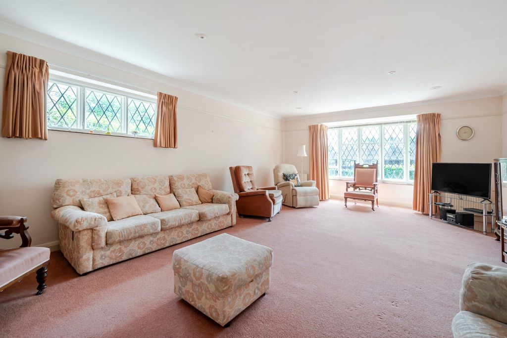 Property photo 3 of 19 Sitting Room