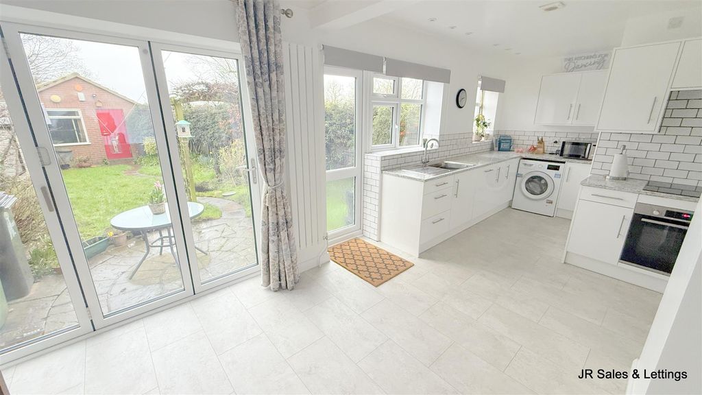 Property photo 2 of 19 Kitchen