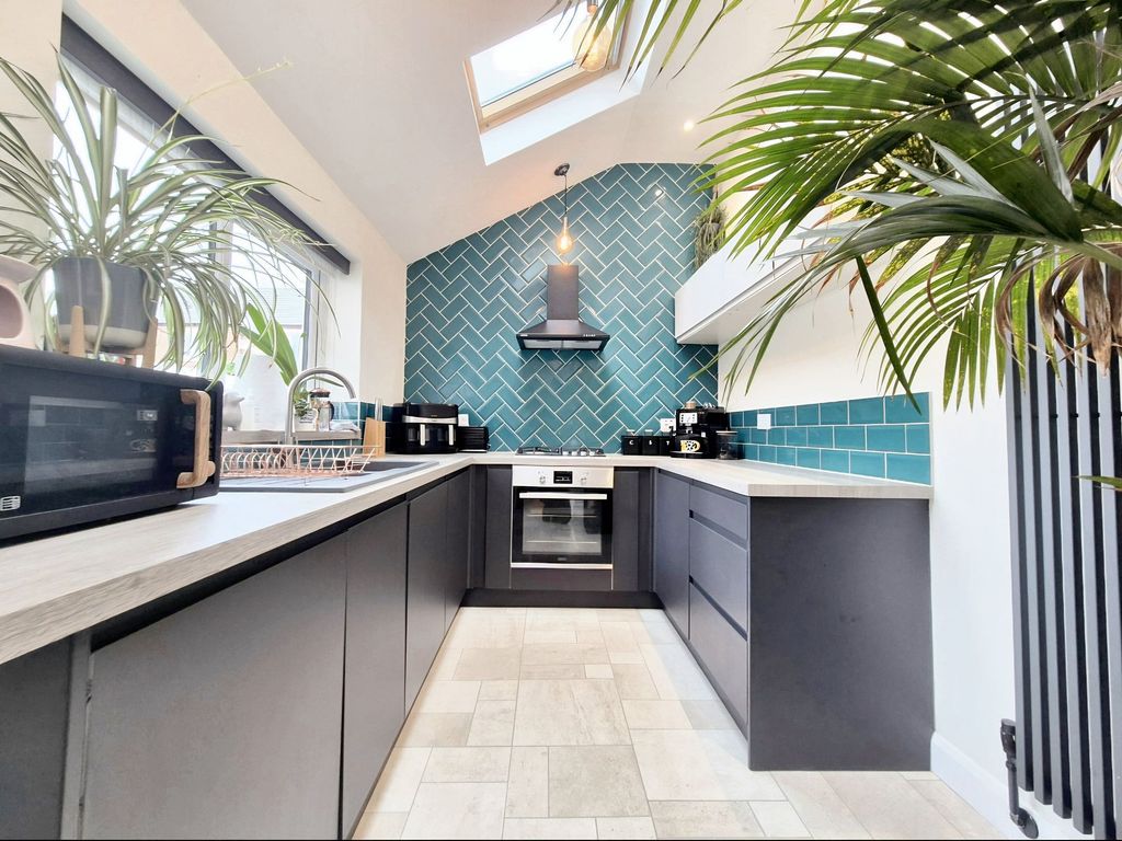 Property photo 3 of 16 Kitchen