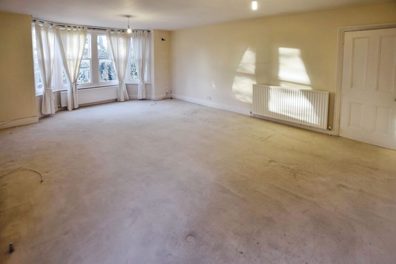 Property photo 3 of 16 Lounge