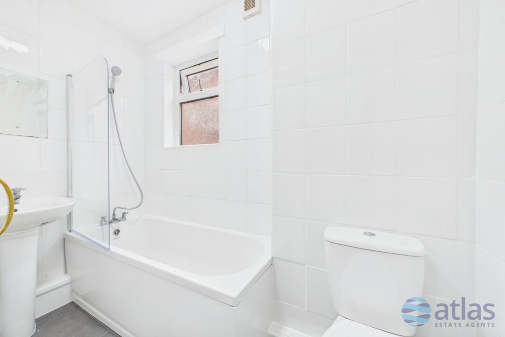 Property photo 3 of 8 Bathroom