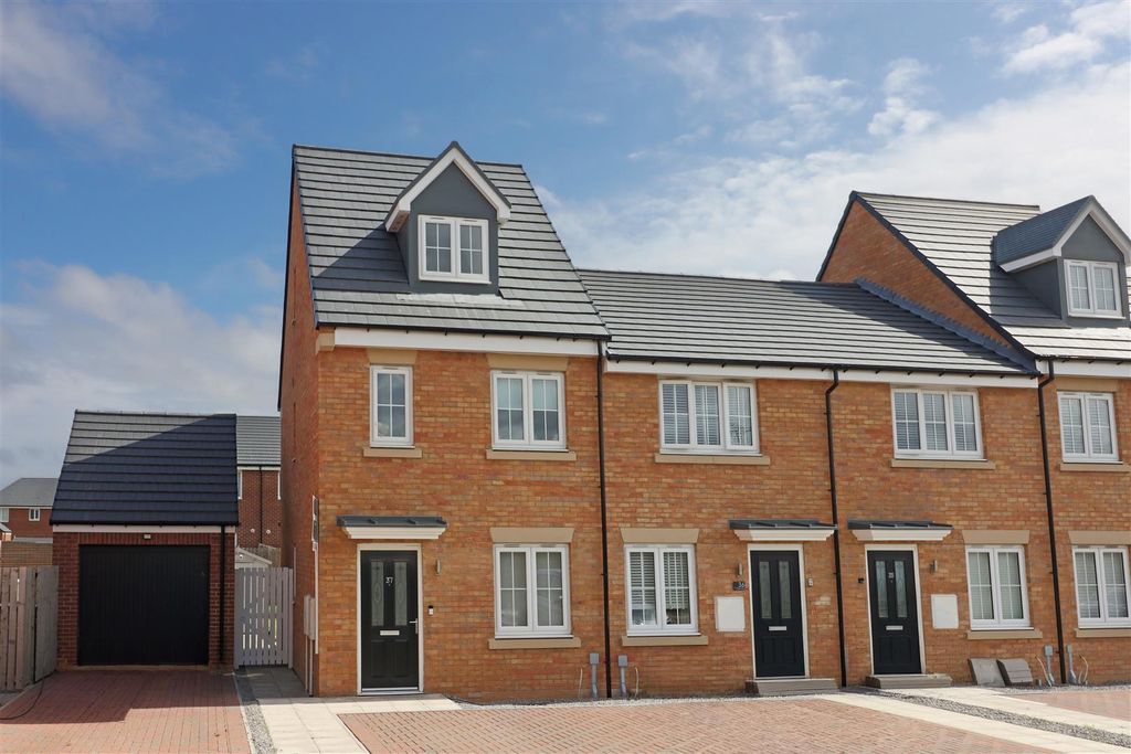 Property photo 1 of 10 External