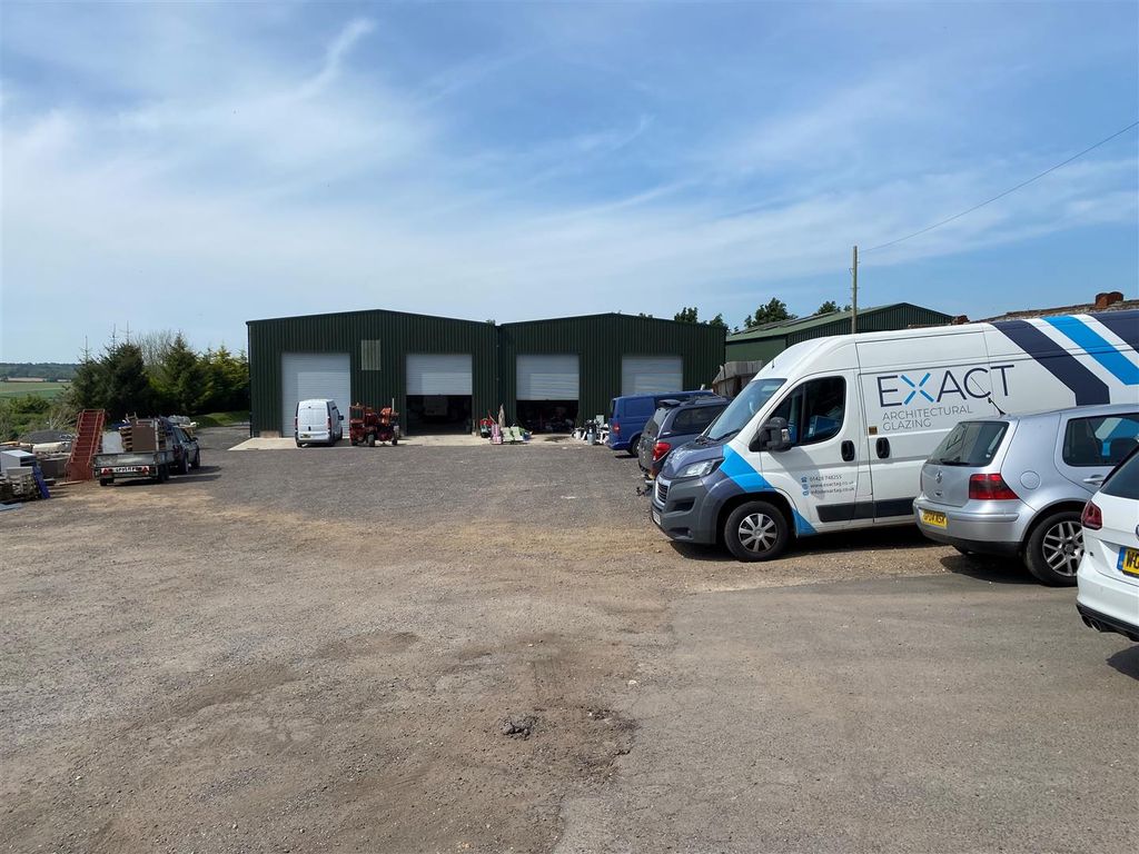 Property photo 3 of 8 External Unit With Car Park Area.Jpg