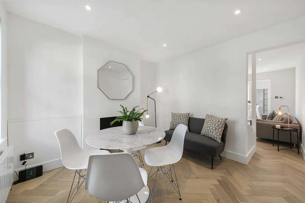 Property photo 3 of 9 4421934