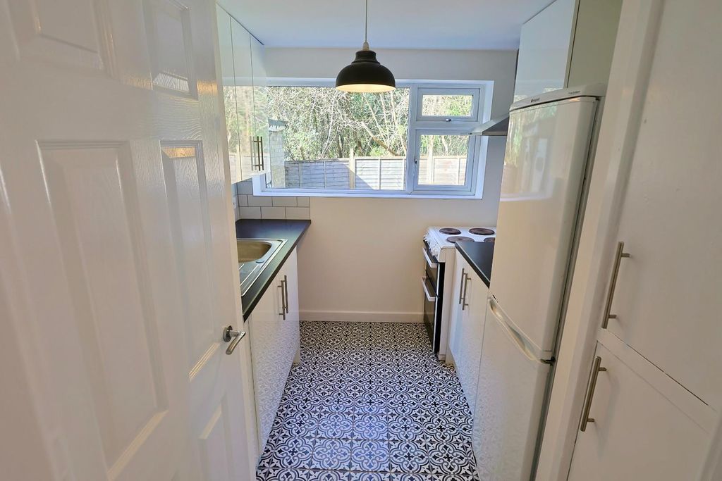 Property photo 3 of 8 Kitchen