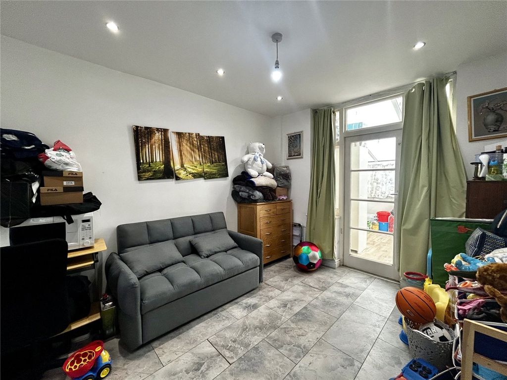 Property photo 3 of 17 Picture No. 04